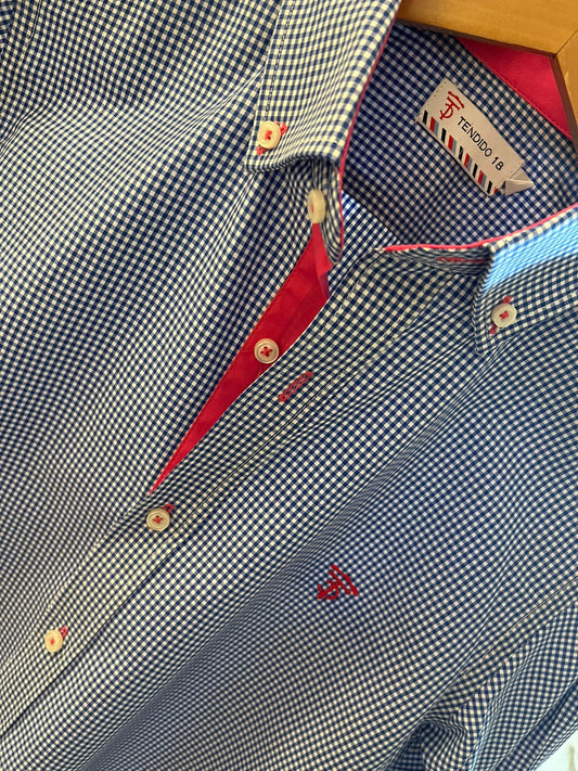 Chemise à carreaux bleus et fuchsia